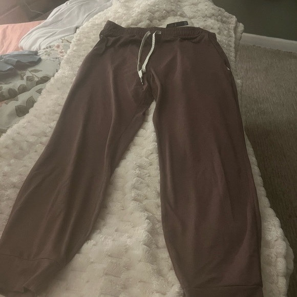 Vuori Performance Jogger - Picture 1 of 3